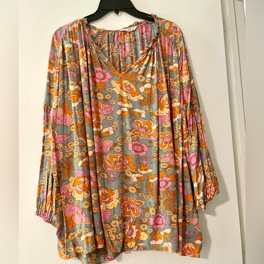 Entro floral blouse. Size 1X, so cute!!